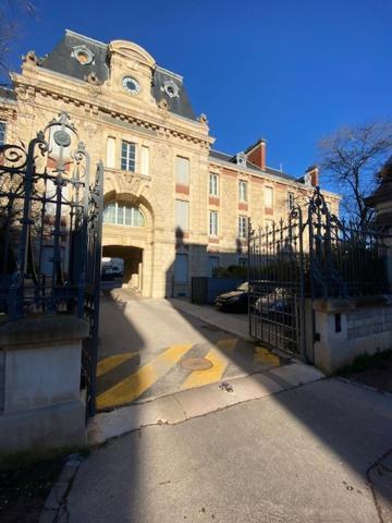 Le Corbeau Et Le Homard, Un Vrai Havre De Paix Apartment Dijon Ngoại thất bức ảnh